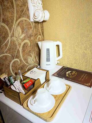 Гостиница Риф Оренбург Номер 2-комнатный категории Люкс с двуспальной кроватью и диваном-7